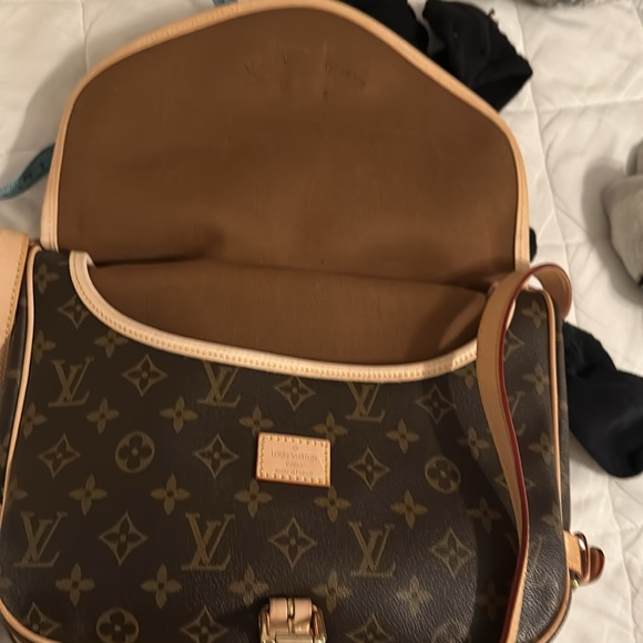 Louis Vuitton Signature Saumur 35 Saddle Shoulder Bag Pristine Crossbody - Picture 12 of 13